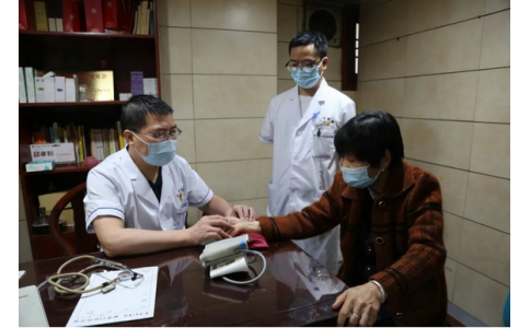 曹文新：精研數寸銀針弘仁術，擅用一雙巧手濟蒼生！
